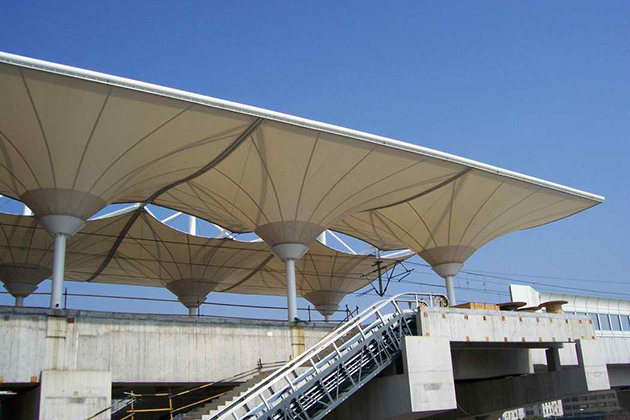 怎么樣可以使長春張拉膜結(jié)構(gòu)更加固定？