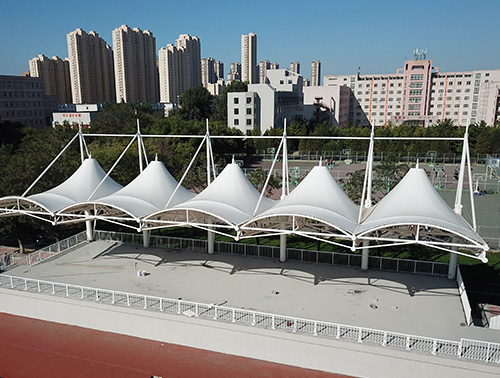 長春張拉膜膜結(jié)構(gòu)材料的制作過程