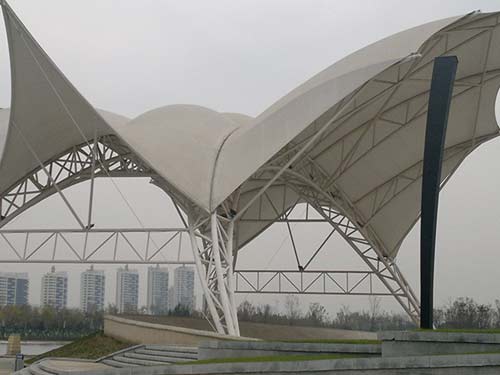 長春張拉膜建造過程中與安全經(jīng)濟之間的關系