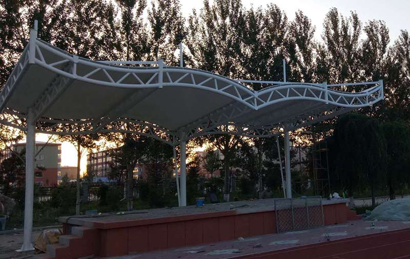 長(zhǎng)春膜結(jié)構(gòu)車棚 長(zhǎng)春膜結(jié)構(gòu)車棚