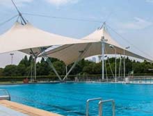 夏季游泳池和長春膜結(jié)構(gòu)遮陽棚的搭配組合